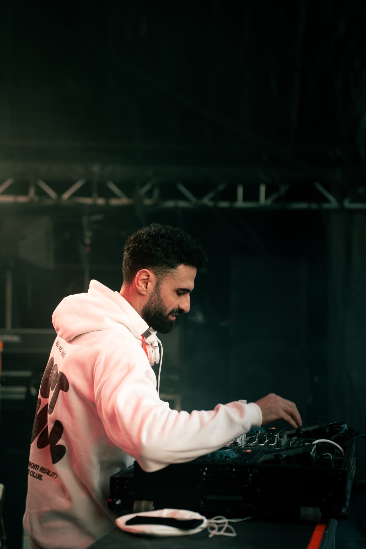 DJ vid mixern under live-eventet