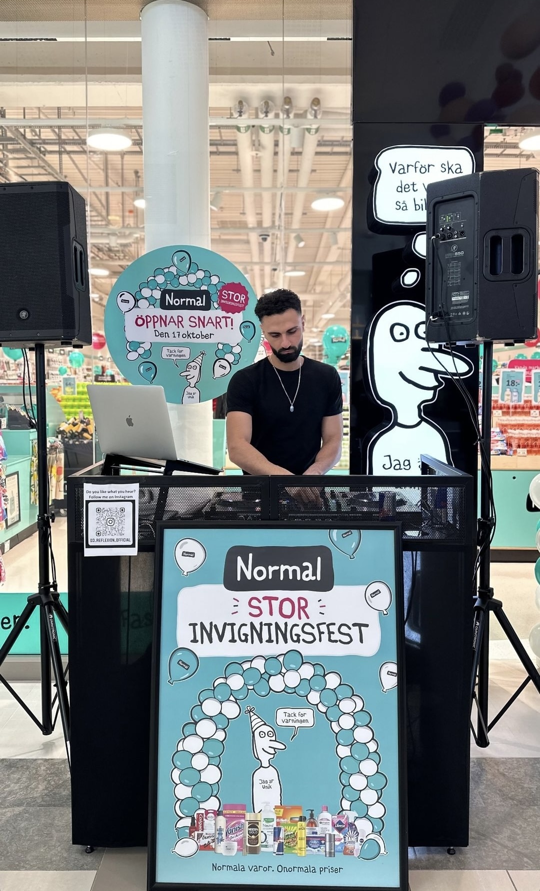 DJ spelar på butikens stora invigningsfest